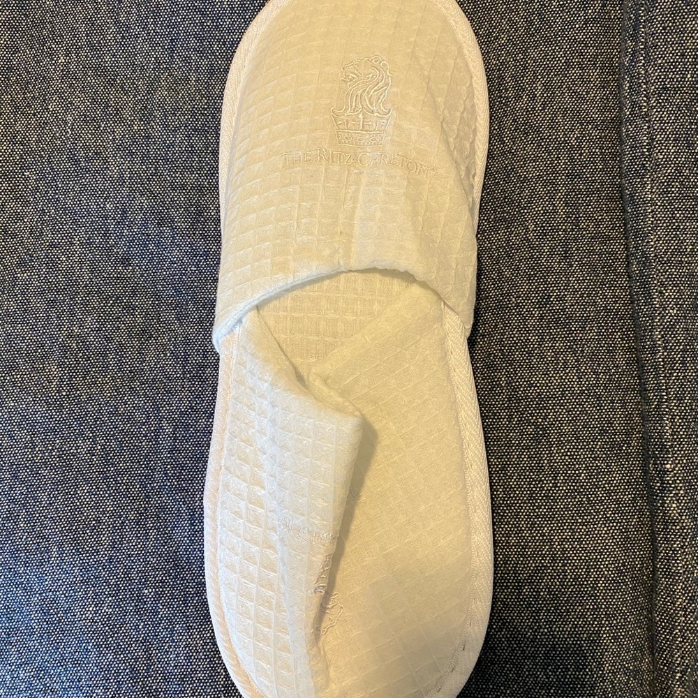 Ritz Carlton Hotels waffle weave spa slippers